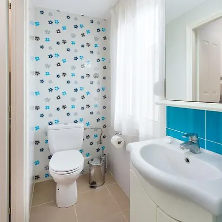 Art Center Apartment *