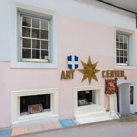 Art Center Apartment *